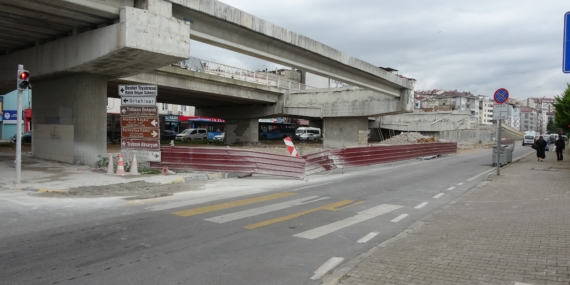 TRABZON'DA REŞADİYE VİYADÜĞÜNDE YIKIM ÇALIŞMALARI SÜRÜYOR