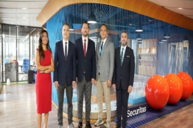 TRAFİKTE ÇARPIŞMAYI ANALİZ EDİP DOĞRUDAN YARDIM ÇAĞIRAN TEKNOLOJİ TANITILDI ARAÇ İÇİ ÇARPIŞMAYI SENSÖRLERLE ANALİZ EDİP ACİL MÜDAHALE EKİPLERİNİ DOĞRUDAN YÖNLENDİREN TEKNOLOJİ TANITILDI