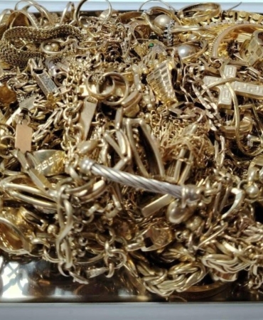 TÜRKİYE'YE SOKULMAK İSTENEN 708 GRAM KAÇAK ALTIN KOMŞUYA TAKILDI