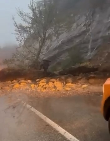ULUDAĞ YOLUNDA HEYELAN KORKUTTU