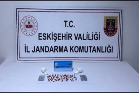 ÜZERİNDE 128 ADET SENTETİK ECZA HAPI TAŞIYAN OTOBÜS YOLCUSU JANDARMAYA YAKALANDI