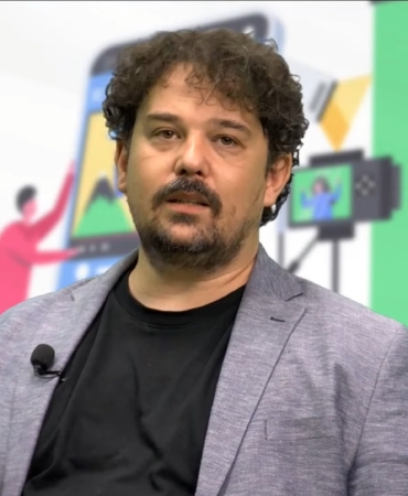 UZMANI UYARDI: "YAPAY ZEKA DEĞİL, KULLANAN BİRİ MESLEĞİNİZİ ELİNİZDEN ALACAK"