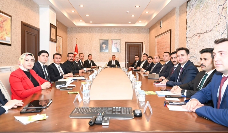 VALİ BARUŞ'TAN  "KAMU HİZMETLERİNİN ETKİN, HIZLI VE VATANDAŞ ODAKLI" VURGUSU