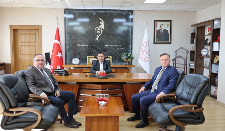 VALİ ÇİÇEK'TEN İL MİLLİ EĞİTİM MÜDÜRLÜĞÜ'NE ÇALIŞMA ZİYARETİ