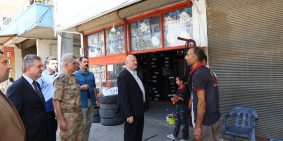 Vali Küçük, Kahta’da vatandaşların taleplerini dinledi