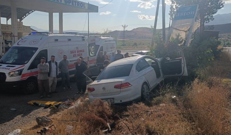 VAN'DA TRAFİK KAZASI: 4 YARALI