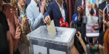 YENİ PARTİ YUNUSEMRE'DE BAŞKANLIK YARIŞI ÜYELERİN OYUNA SUNULDU