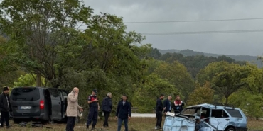 YALOVA'DA OTOMOBİL MİNİBÜSLE ÇARPIŞTI: 1 ÖLÜ