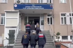 YENİ KİMLİK KARTI BAŞVURUSUNDA BULUNMAMASI CİNAYETİ ORTAYA ÇIKARDI ARTVİN'DE 30 YILDIR KAYIP KADININ CİNAYETE KURBAN GİTTİĞİ ORTAYA ÇIKTI, EŞİ TUTUKLANDI
