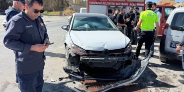 YÜKSEKOVA'DA TRAFİK KAZASI: 2 YARALI