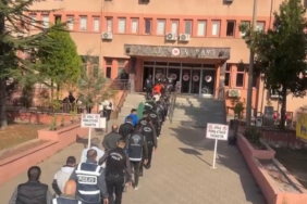 17 MİLYON LİRALIK DOLANDIRICILIK SORUŞTURMASINDA 26 TUTUKLAMA SİBER SUÇ ŞÜPHELİLERİNİN 870 MİLYON LİRALIK İŞLEM HACMİ BELİRLENDİ