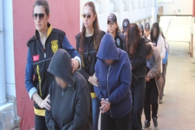 17 SİGORTA ŞİRKETİNİ 76 KURGULANMIŞ KAZAYLA DOLANDIRDILAR: 79 ŞÜPHELİ ADLİYEYE SEVK EDİLDİ