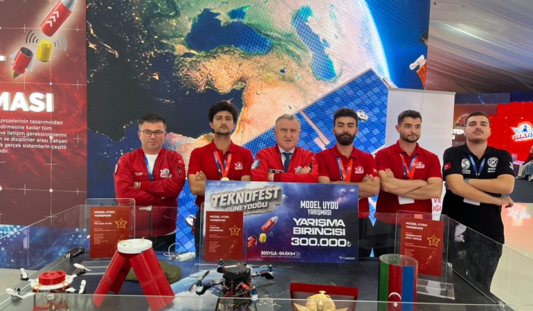 8 ÜLKEYİ GERİDE BIRAKAN TÜRK EKİBİNDEN UYDU ŞAMPİYONLUĞU
