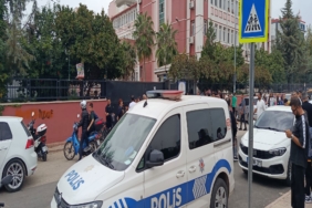 ADANA'DA OKULDA DEDİKODU KAVGASI: KIZ ÖĞRENCİ ARKADAŞINI EKMEK BIÇAĞIYLA YARALADI