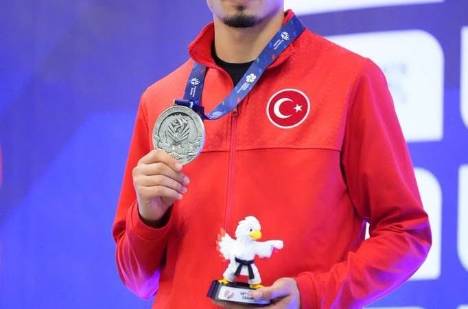 ADIYAMANLI MİLLİ KARATECİ SAVAŞ ÖĞÜŞ DÜNYA İKİNCİSİ OLDU