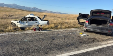 AFYONKARAHİSAR'DA OTOMOBİLLER ÇARPIŞTI: 4 ÖLÜ