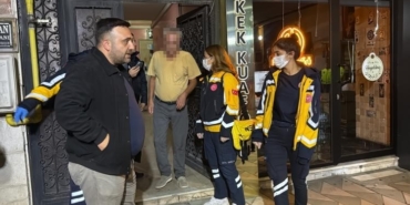 ALKOLLÜ ŞEKİLDE OCAĞA MAKARNA KOYUP UYUYAKALDI, KENDİSİNİ YANGINDAN KURTARAN EKİPLERE "BORCUM NE KADAR?" DİYE SORDU ARKADAŞI İLE KAVGA ETTİKTEN SONRA ALKOL ALAN YAŞLI ŞAHIS ÖLÜMDEN DÖNDÜ