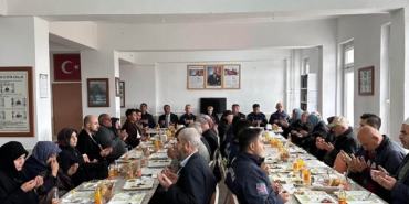 ALTINTAŞ'TA ŞEHİT AİLELERİ ONURUNA YEMEK PROGRAMI DÜZENLENDİ