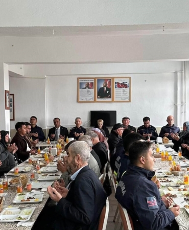 ALTINTAŞ'TA ŞEHİT AİLELERİ ONURUNA YEMEK PROGRAMI DÜZENLENDİ