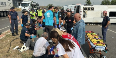 ANTALYA-ISPARTA YOLUNDA MİDİBÜS DEVRİLDİ, YARALILAR VAR