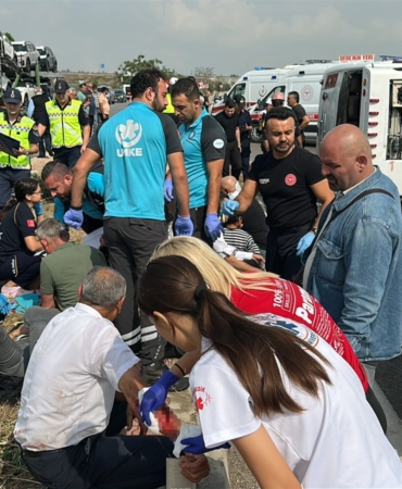 ANTALYA-ISPARTA YOLUNDA MİDİBÜS DEVRİLDİ, YARALILAR VAR