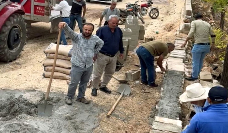 ARABAN BELEDİYESİNİN YAPMADIĞINI MAHALLE SAKİNLERİ YAPIYOR