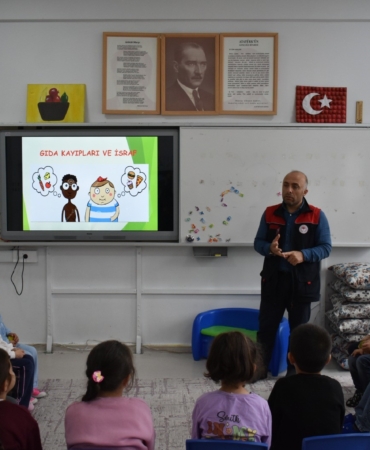 ARPALI'DA ÖĞRENCİLERE GIDA İSRAFI VE SAĞLIKLI BESLENME EĞİTİMİ VERİLDİ