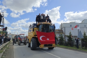 BAFRA'DA ÇELTİK ÜRETİCİLERİNDEN 600 TRAKTÖRLÜ KONVOY