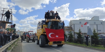 BAFRA'DA ÇELTİK ÜRETİCİLERİNDEN 600 TRAKTÖRLÜ KONVOY