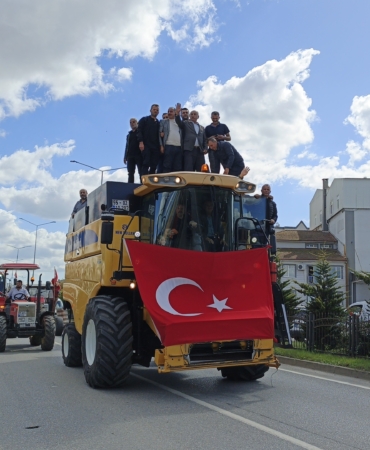BAFRA'DA ÇELTİK ÜRETİCİLERİNDEN 600 TRAKTÖRLÜ KONVOY