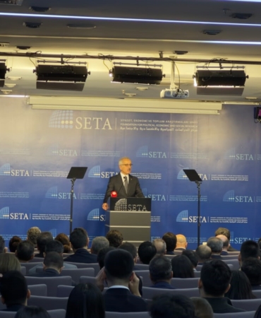 BAKAN URALOĞLU: (KALKINMA YOLU PROJESİ) "ÜLKEMİZ AÇISINDAN PROJENİN 10 YILLIK PERİYOTTA EKONOMİMİZE YAKLAŞIK 55 MİLYAR DOLARLIK KATKI SAĞLAMASINI ÖNGÖRÜYORUZ" "KALKINMA YOLU, IRAK'IN EKONOMİK YENİDEN İNŞASINI DESTEKLERKEN TÜRKİYE'NİN MERKEZİ KONUMUNU GÜÇLENDİRME POTANSİYELİ TAŞIMAKTADIR"