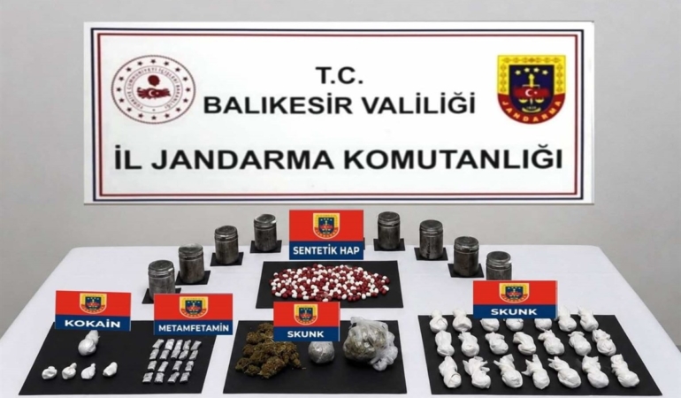 BALIKESİR'DE 13 İLÇEDE UYUŞTURUCU OPERASYONU; 46 ŞÜPHELİYE GÖZALTI