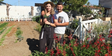 BALIKESİRLİ KADIN GİRİŞİMCİ YURDUN HER TARAFINA FİDE GÖNDERİYOR