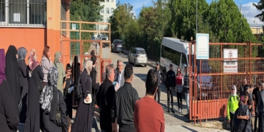 BAŞAKŞEHİR'DE ORTA OKULDA BIÇAKLI SALDIRI LİSE ÖĞRENCİSİ KIZ, ÜNİFORMA İLE GELDİĞİ ORTAOKULDA 6 ÖĞRENCİYİ BIÇAKLADI