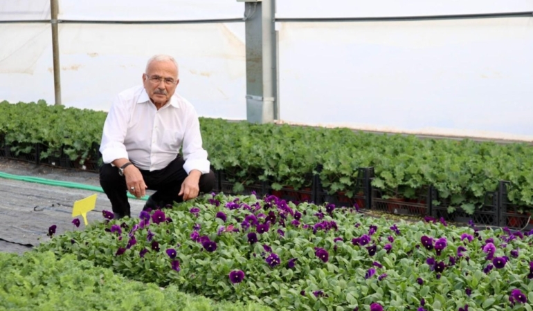 BAŞKAN GÜLER: "KENDİ ÇİÇEKLERİMİZİ ÜRETİP, EKONOMİMİZE KATKI SAĞLIYORUZ"