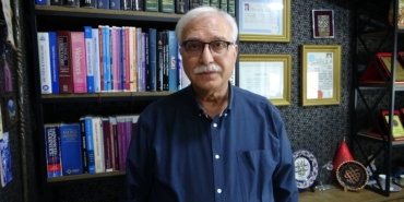 BATI NİL VİRÜSÜ TÜRKİYE'Yİ DE TEHDİT EDİYOR PROF. DR. TEVFİK ÖZLÜ: "TÜRKİYE'DE DE GÖRÜLME RİSKİ VAR. AŞISI VE ÖZEL İLACI BULUNMUYOR" "KORUNMA EN GÜZEL TEDBİR. SİNEKLERİN BULUNDUĞU ORTAMLARA, BİRİKMİŞ SULARIN BULUNDUĞU ORTAMLARA ÇOK GİTMEMEK GEREKİYOR"