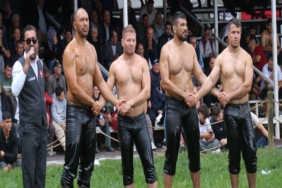 BEYAĞAÇ ER MEYDANININ PAŞPEHLİVANI İSMAİL BALABAN OLDU
