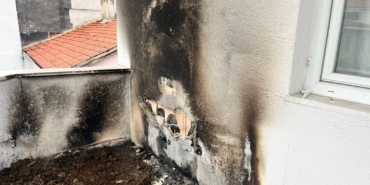 BİLECİK'TE BALKONDA DÜDÜKLÜ TENCEREDE UNUTULAN YEMEK YANGINA NEDEN OLDU