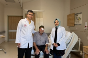 BİLECİK'TE BİR İLK: İKİ GÖZ AMELİYATI TEK SEANSTA YAPILDI