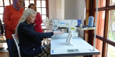 BİLECİK'TE KADIN EMEĞİ ÜRETİMLE BÜYÜYOR BİLECİK KADIN GİRİŞİMİ ÜRETİM VE İŞLETME KOOPERATİFİ 8 YENİ DİKİŞ MAKİNESİ