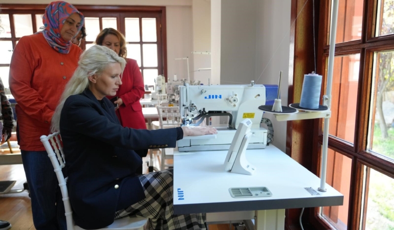 BİLECİK'TE KADIN EMEĞİ ÜRETİMLE BÜYÜYOR BİLECİK KADIN GİRİŞİMİ ÜRETİM VE İŞLETME KOOPERATİFİ 8 YENİ DİKİŞ MAKİNESİ