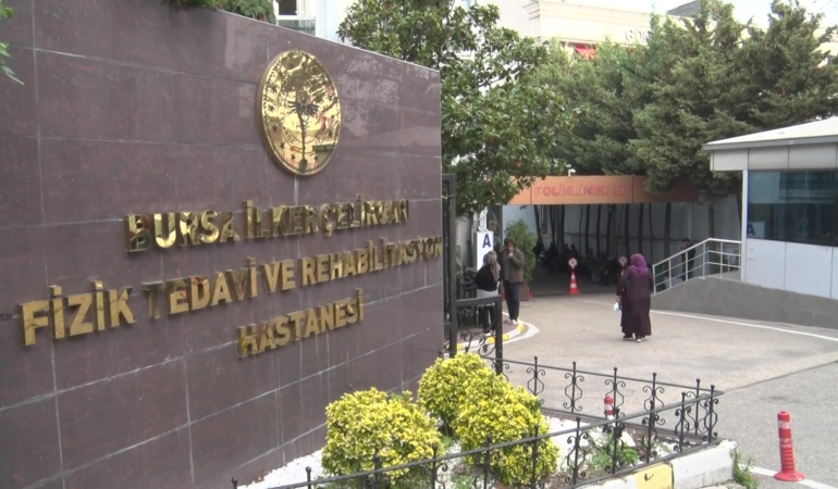 BURSA'DA 723 YILLIK ŞİFA GEÇMİŞİ OLAN ASKERİ HASTANE TAŞINIYOR VATANDAŞLAR VE HASTALAR ASKERİ HASTANE'NİN TAŞINMA KARARININ YENİDEN GÖZDEN GEÇİRİLMESİNİ İSTİYOR