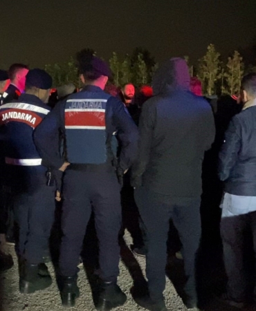 BURSA'DA MAAŞ KRİZİ, İŞÇİLER FABRİKAYI BASTI