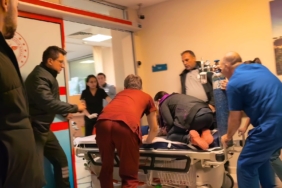 BURSA'DA NEFES KESEN ANLAR...SEDYE ÜZERİNDE HAYATA DÖNDÜRME ÇABASI ÇOCUK DOKTORUNUN SEDYE ÜZERİNDE 1 YAŞINDAKİ BEBEĞİ HAYATA DÖNDÜRME MÜCADELESİ