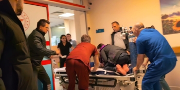 BURSA'DA NEFES KESEN ANLAR...SEDYE ÜZERİNDE HAYATA DÖNDÜRME ÇABASI ÇOCUK DOKTORUNUN SEDYE ÜZERİNDE 1 YAŞINDAKİ BEBEĞİ HAYATA DÖNDÜRME MÜCADELESİ