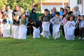 ÇAMELİ'DE MİNİKLER VE AİLELERİ GELENEKSEL OYUNLARDA YARIŞTI