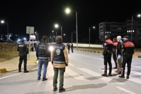 ÇANKIRI'DA POLİS EKİPLERİNDEN ÖĞRENCİ YURTLARININ ÇEVRESİNDE SIKI DENETİM
