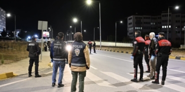 ÇANKIRI'DA POLİS EKİPLERİNDEN ÖĞRENCİ YURTLARININ ÇEVRESİNDE SIKI DENETİM