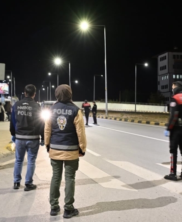 ÇANKIRI'DA POLİS EKİPLERİNDEN ÖĞRENCİ YURTLARININ ÇEVRESİNDE SIKI DENETİM