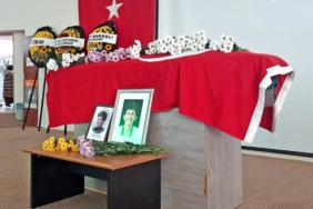 ÇEŞME EĞİTİM CAMİASININ ACI KAYBI: OKUL MÜDÜRÜ NEMİDE KORKMAZ SON YOLCULUĞUNA UĞURLANDI